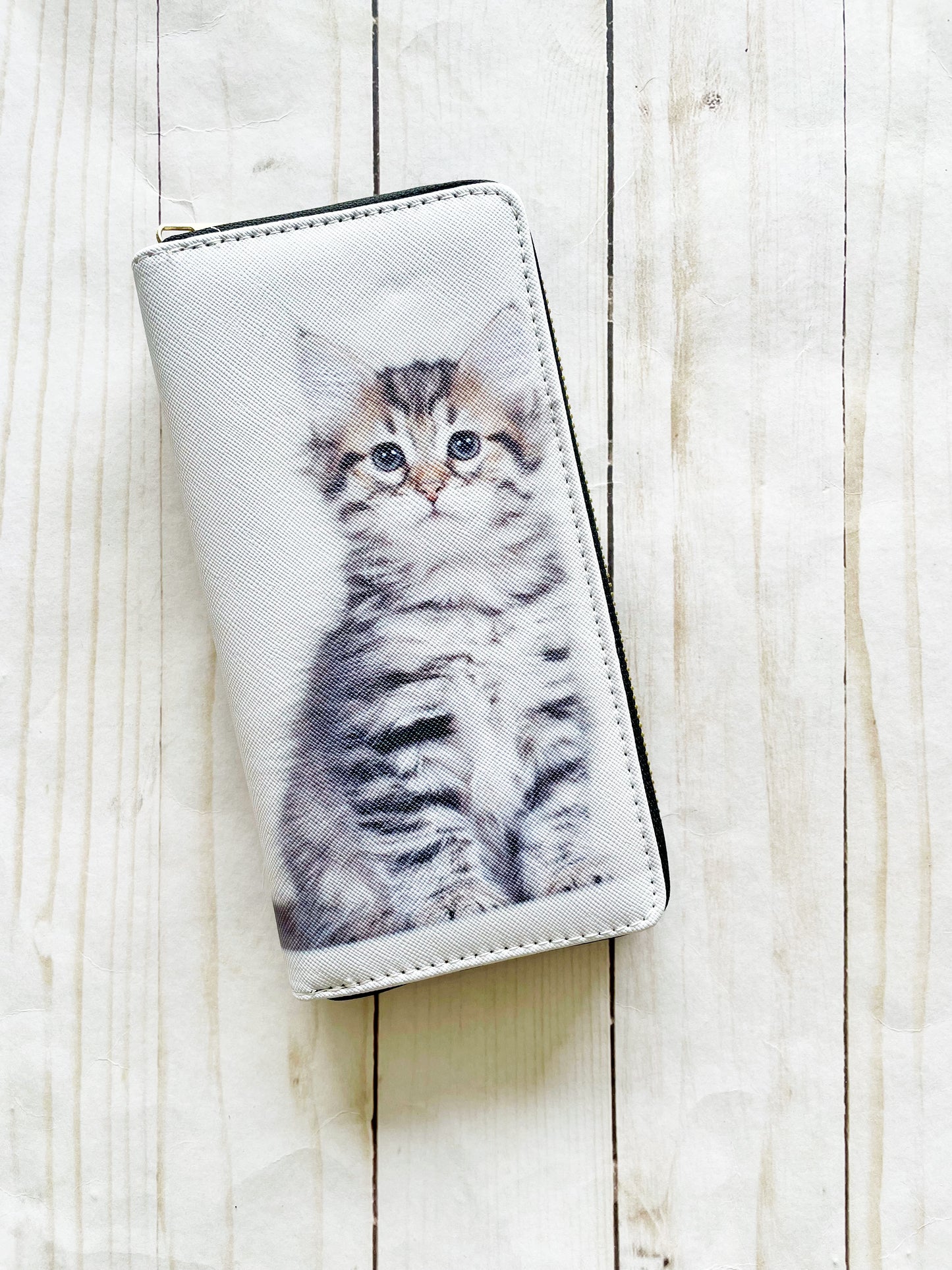 Kitty Cat Wallet: for Teen/College/Mom/Working Gal: TIGGER STRIPPED GRAY KITTY